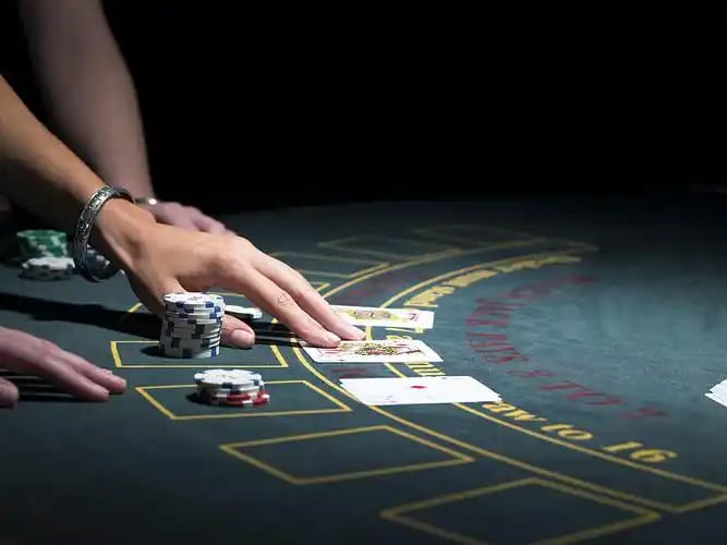 Bangladesh mobile visitor reviewing casino game show entertainment on 999 apk